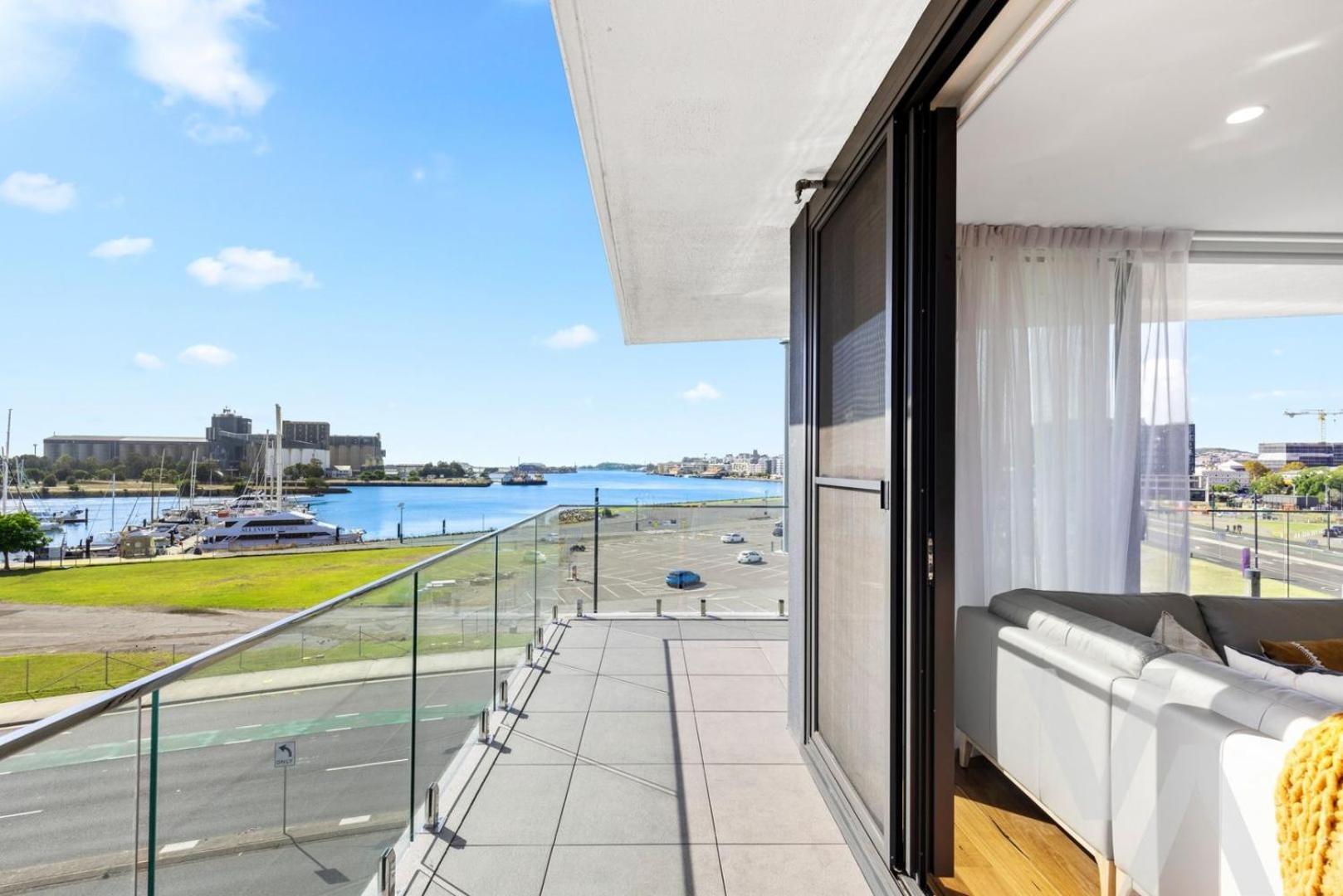 Harbour Towers, Newcastle'S Elite Apartment Stays, Free Parking & Tram Access Eksteriør billede